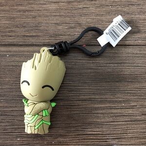 Marvel: Guardians of the Galaxy Blind Bag Clip: Groot hugging himself (Chase)